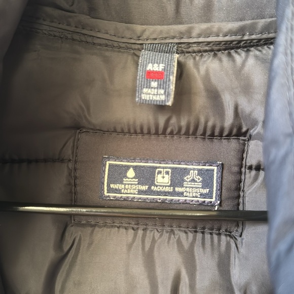 Abercrombie & Fitch Lightweight packable water resistant Jacket Black Medium - Picture 3 of 8